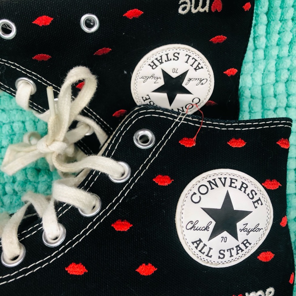 Converse Black High-Top Sneakers with Red Heart Dots. So cute! Women’s size 9.5 - Picture 4 of 7